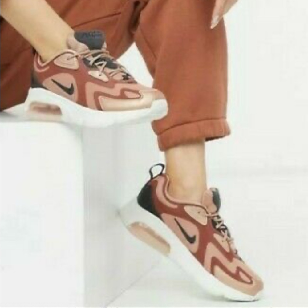 Nike Air Max 200 Metallic Red Bronze